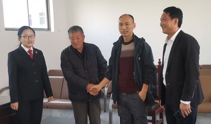 老刘和大刘握手言和